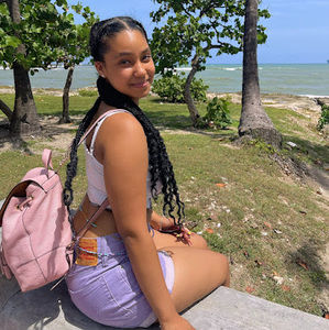 Meet your Posher, Mia